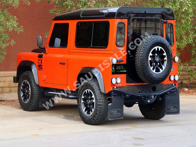 2016 لاند روفر ديفيندر 90