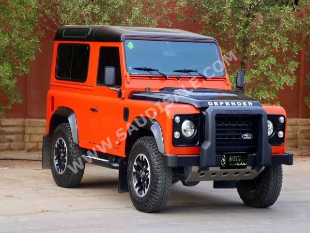 2016 لاند روفر ديفيندر 90