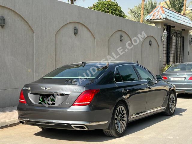 2017 جينيسيس جي 90