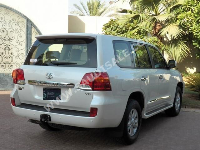 2014 تويوتا لاند كروزر جي اكس ار