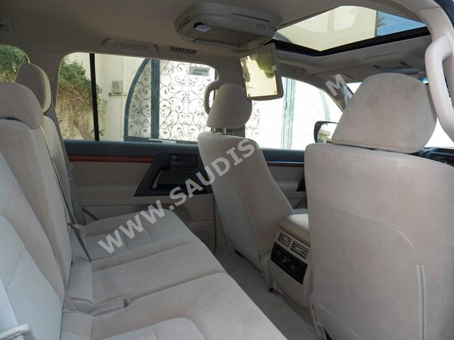 2014 تويوتا لاند كروزر جي اكس ار