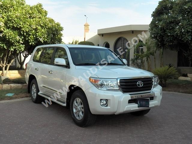 2014 تويوتا لاند كروزر جي اكس ار