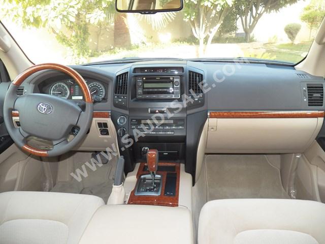 2014 تويوتا لاند كروزر جي اكس ار