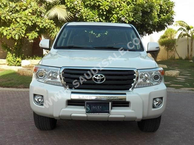 2014 تويوتا لاند كروزر جي اكس ار