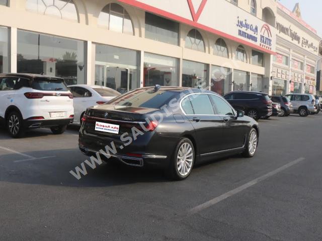 2022 بي ام دبليو الفئة السابعة 730 إل أي