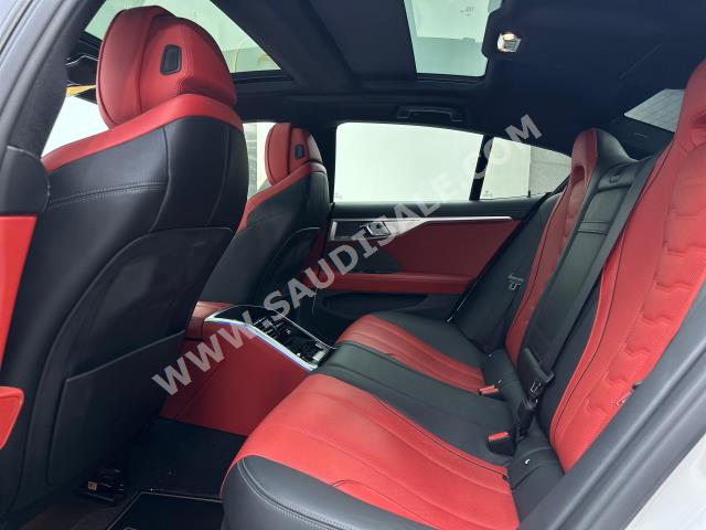 2020 بي ام دبليو الفئة الثامنة 840 إم