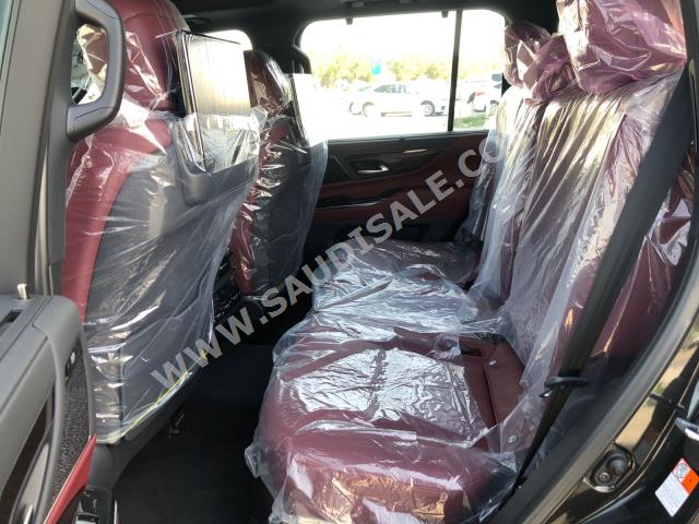 2023 لكزس إل إكس 600