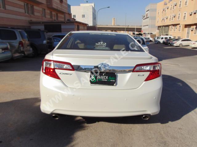 2013 تويوتا كامري جي ال اكس