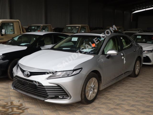 2023 تويوتا كامري جي ال اي