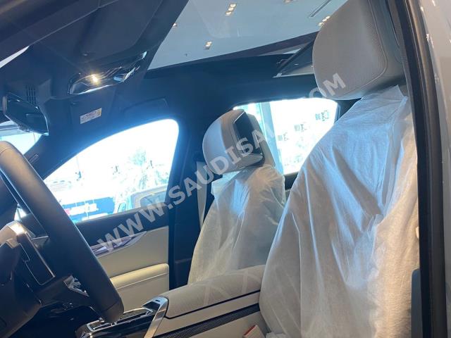 2024 بي ام دبليو الفئة السابعة 735 إل أي