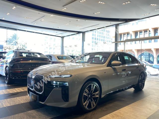 2024 بي ام دبليو الفئة السابعة 735 إل أي