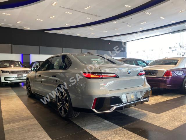 2024 بي ام دبليو الفئة السابعة 735 إل أي