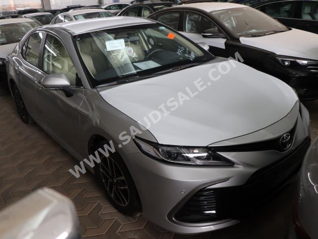 2023 تويوتا كامري ال اي