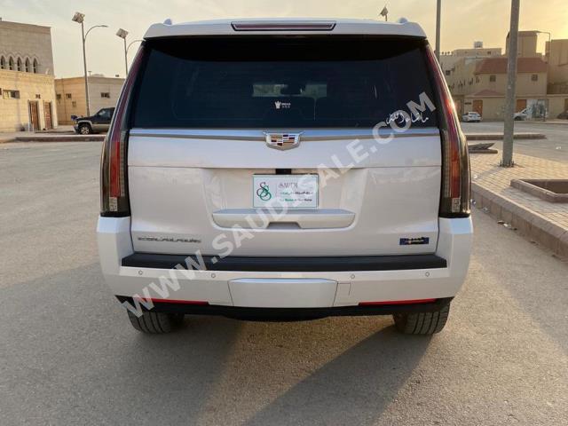 2018 كاديلاك اسكاليد بلاتينيوم