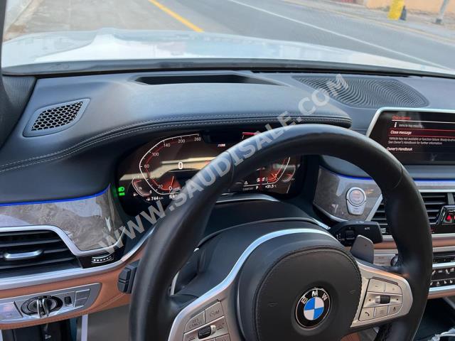 2021 بي ام دبليو الفئة السابعة 730 إل أي