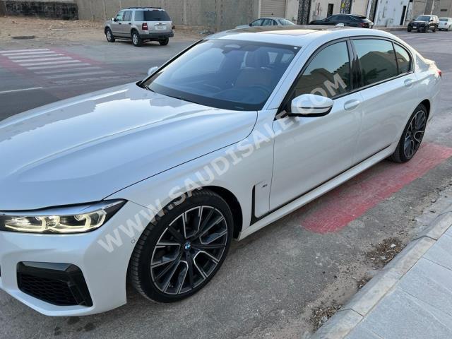 2021 بي ام دبليو الفئة السابعة 730 إل أي