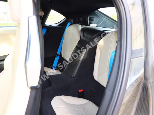 2015 بي ام دبليو 8 أي