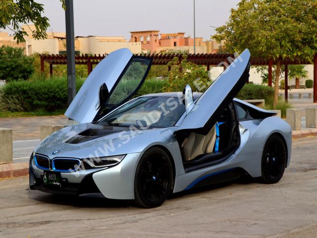 2015 بي ام دبليو 8 أي