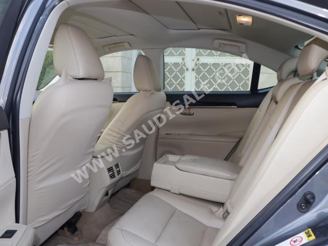 2013 لكزس إي إس 350