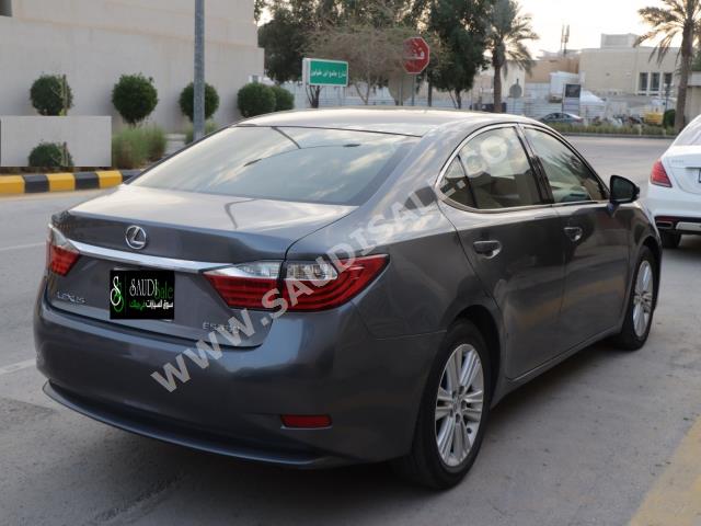 2013 لكزس إي إس 350