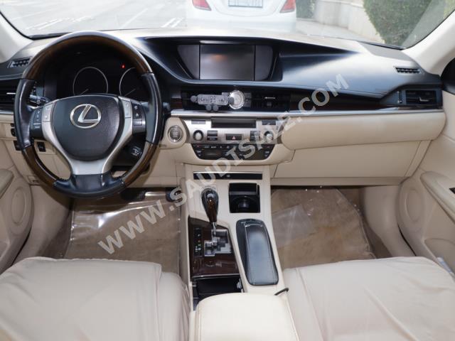 2013 لكزس إي إس 350