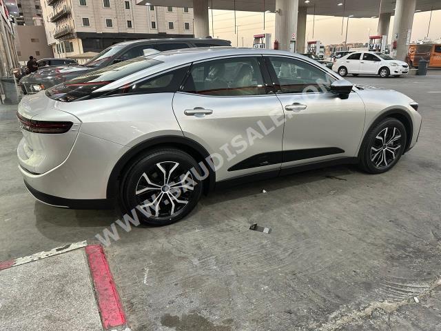 2023 تويوتا كراون بريميوم