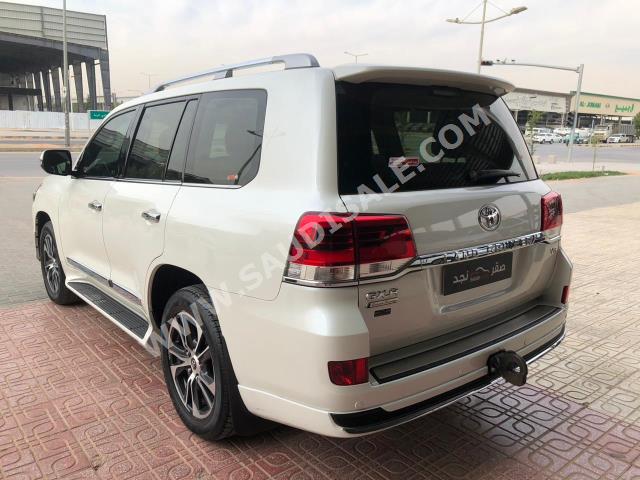 2020 تويوتا لاند كروزر جي اكس ار