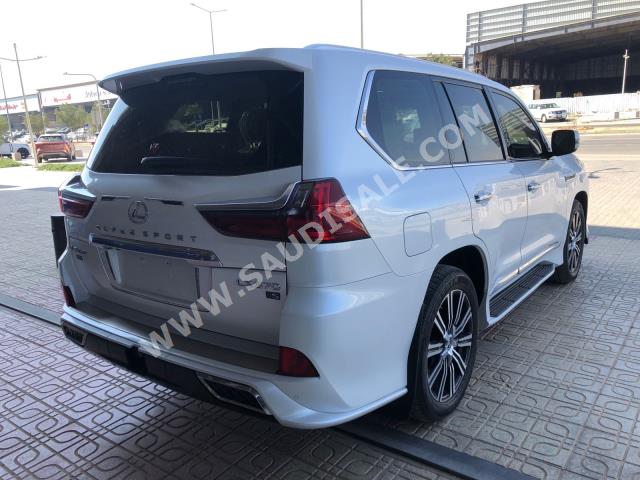 2021 لكزس إل إكس 570 اس