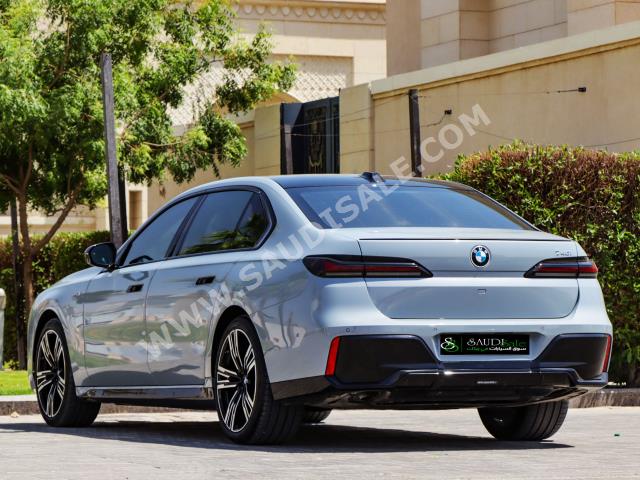2023 BMW 7 Series 740i