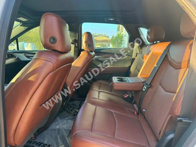 2020 كاديلاك اكس تي 5