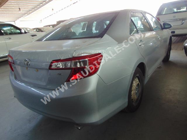 2015 تويوتا كامري جي ال