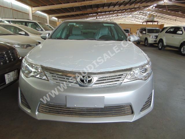 2015 تويوتا كامري جي ال