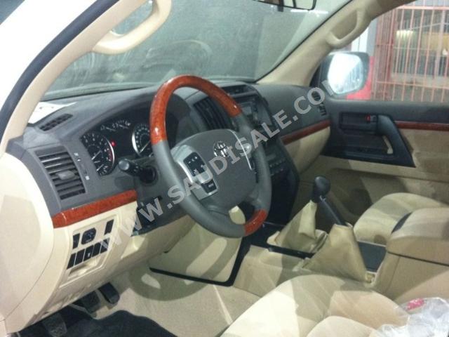 2013 Toyota Land Cruiser GX