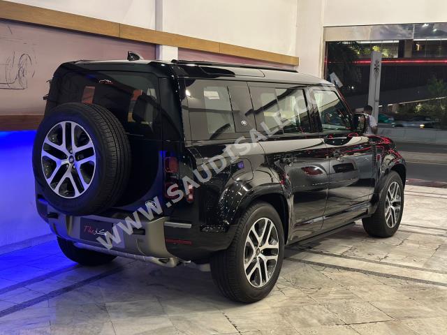 2023 لاند روفر ديفيندر اكس داينمك