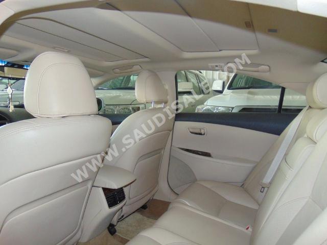 2011 لكزس إي إس 350