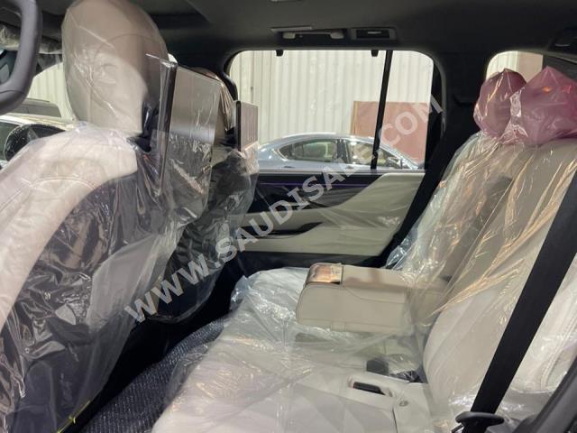 2024 لكزس إل إكس 600