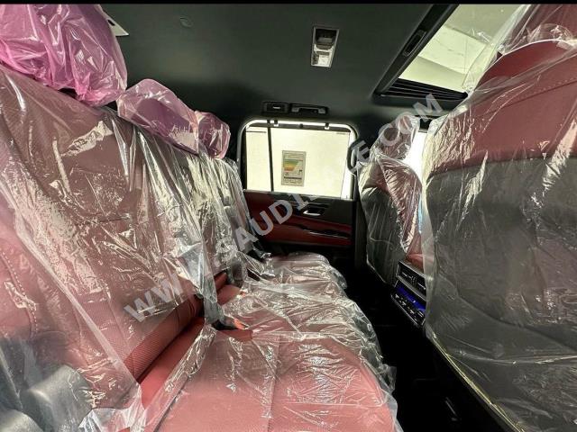 2023 لكزس إل إكس 600