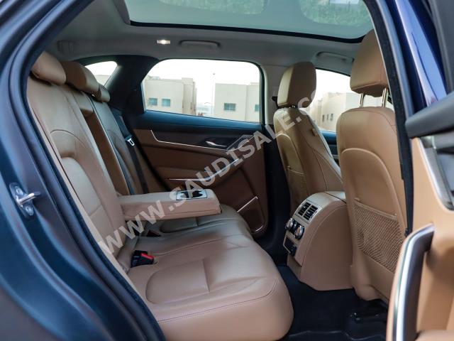 2021 جاكوار اف-بيس