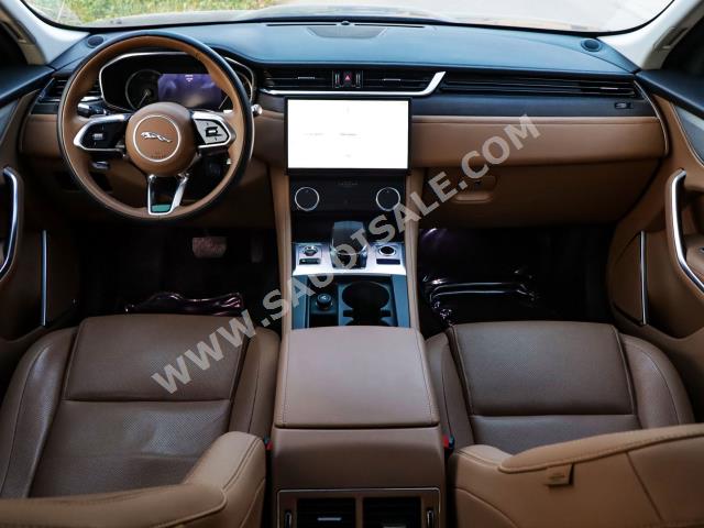 2021 جاكوار اف-بيس