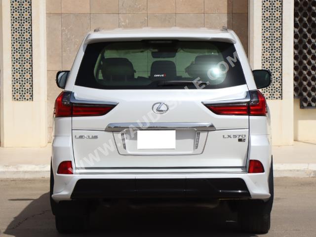 2019 لكزس إل إكس 570 اس