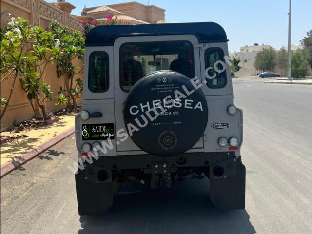 2016 لاند روفر ديفيندر