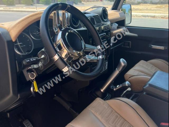 2016 لاند روفر ديفيندر