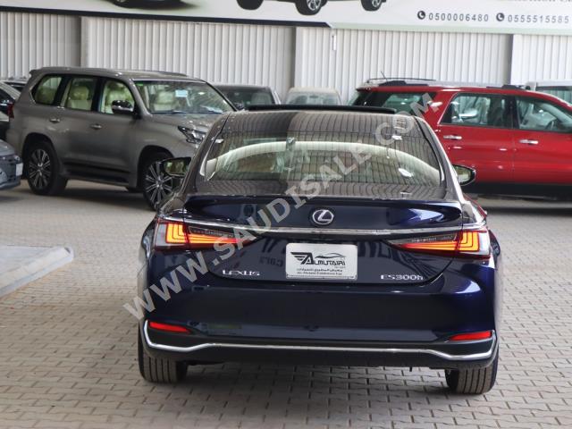 2022 Lexus ES 300