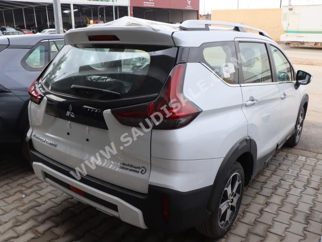 2022 متسوبيشي اكسباندر كروس