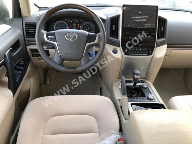 2020 Toyota Land Cruiser GX