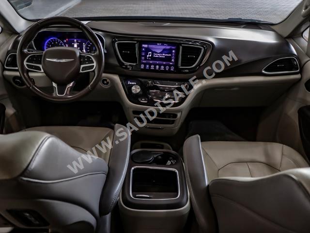 2018 كرايسلر باسيفيكا