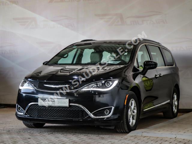 2018 كرايسلر باسيفيكا