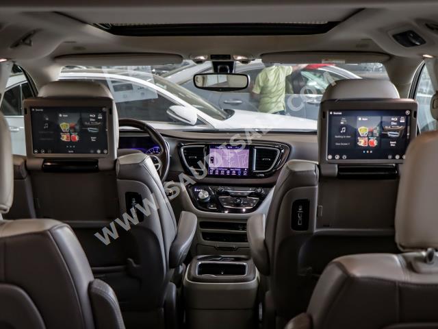 2018 كرايسلر باسيفيكا