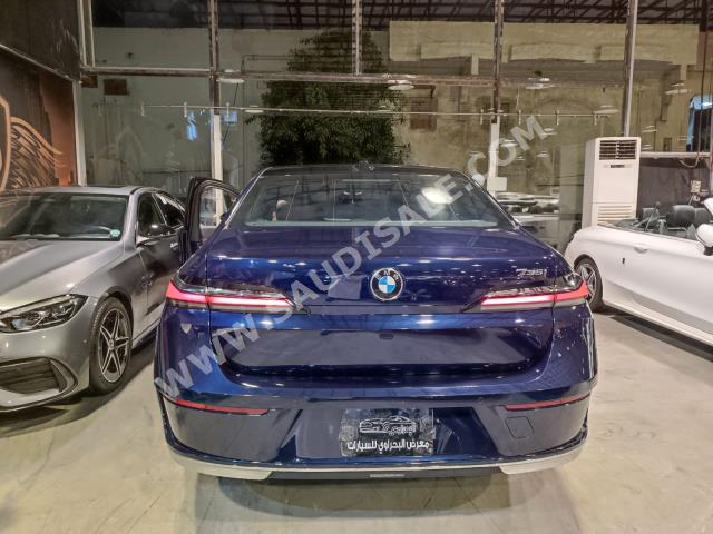 2023 بي ام دبليو الفئة السابعة 735 إل أي