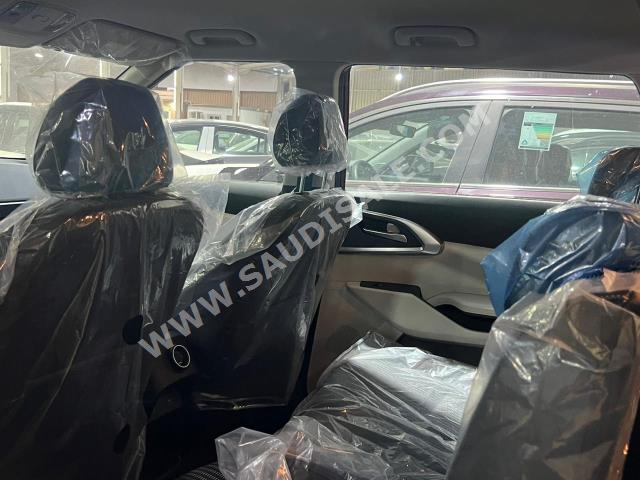 2023 كيا كارنز